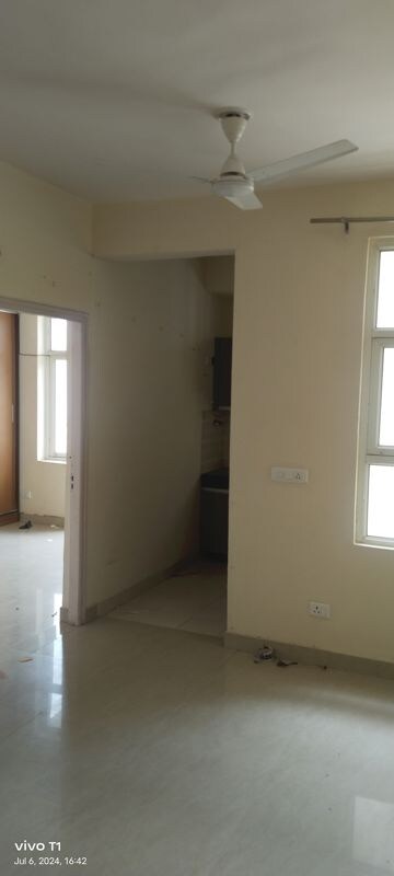 Room in 2 BHK Apartment at Shree Vardhman Mantra, Sector 67 – for Rent