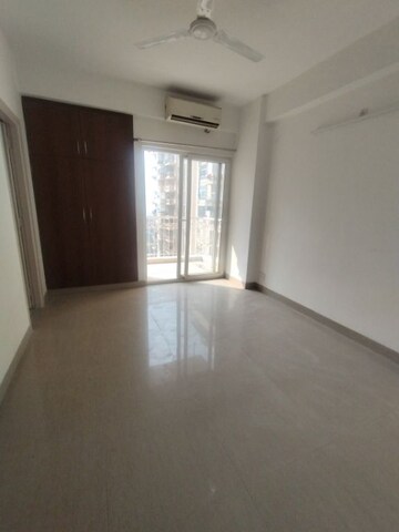 Room in 2 BHK Apartment at VIctoryone Amara, Sector 16 Greater Noida – for Rent