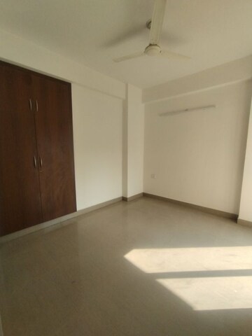 Room in 2 BHK Apartment at VIctoryone Amara, Sector 16 Greater Noida – for Rent