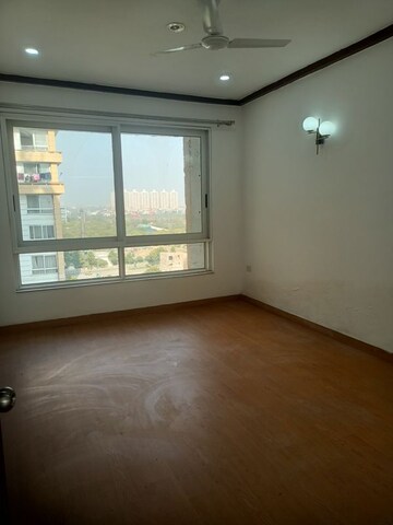 Room in 3 BHK Apartment at Jaypee Kalypso Court, Sector 128 – for Rent
