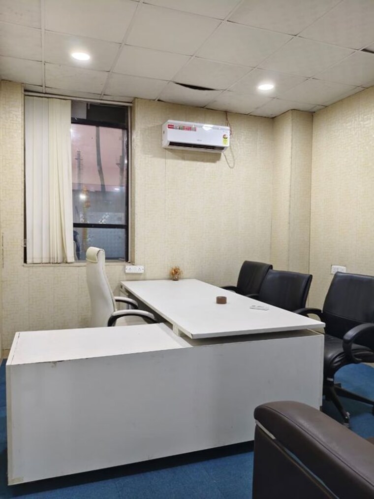 Team Area, sector 63 Commercial Office Space 1200 Sq.Ft. In Sector 63 Noida 9820761