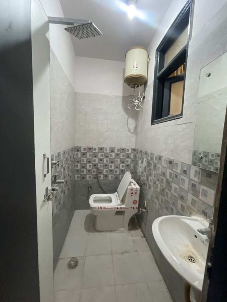 Bathroom, sector 39 Studio 600 Sq.Ft. Builder Floor In Sector 39 Gurgaon 9820935