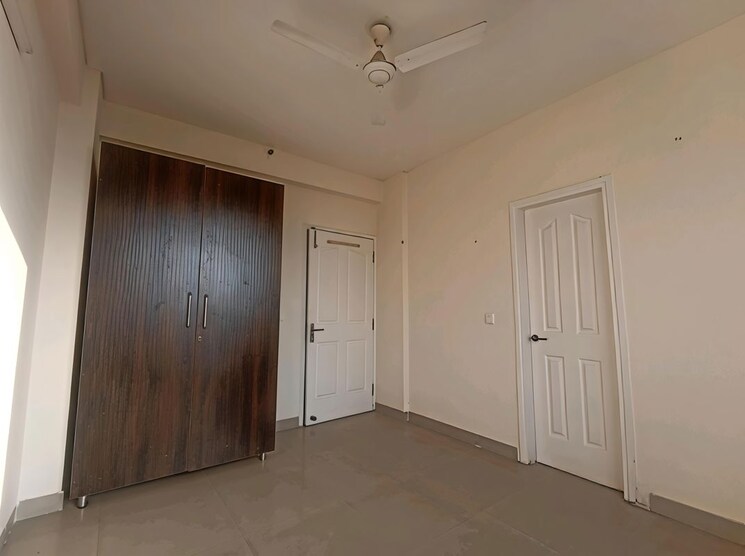 Room, bptp-park-prime 3 Bedroom 1360 Sq.Ft. Apartment In Sector 66 Gurgaon 9820944