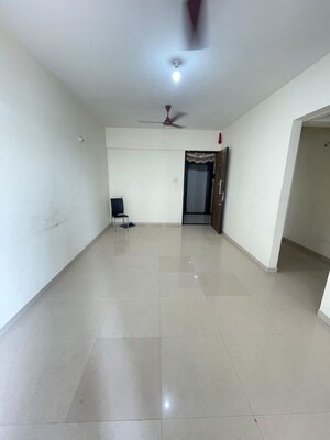 2 BHK Apartment – Garden View at Lokhandwala Infrastructure Octacrest, Kandivali East - for Rent