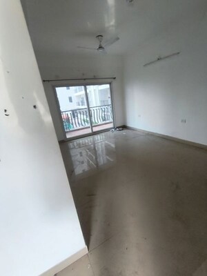 Room in 3.5 BHK Apartment at Aims Golf City, Sector 75 – for Rent