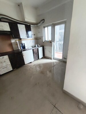 Room in 3.5 BHK Apartment at Aims Golf City, Sector 75 – for Rent