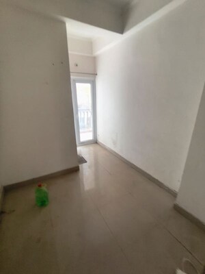 Room in 3.5 BHK Apartment at Aims Golf City, Sector 75 – for Rent