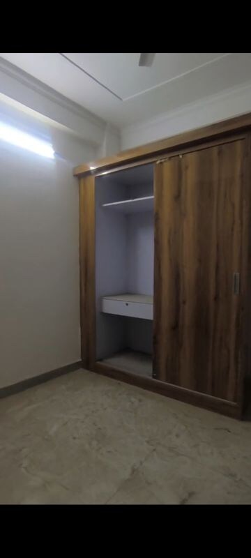 Room in 1 BHK Builder Floor at Sector 73 – for Rent