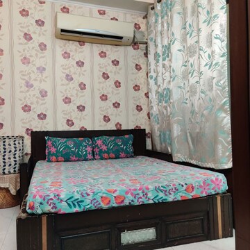 Bedroom in 2.5 BHK Apartment at Lajpat Nagar – for Rent