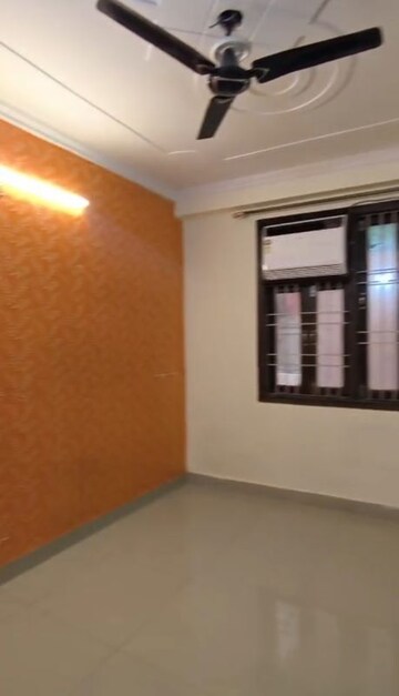 Room in 2 BHK Builder Floor at Sector 73 – for Rent