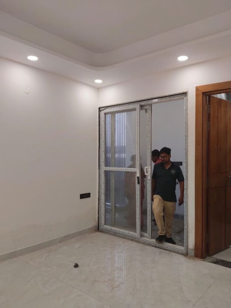 Room, sector 85 3 Bedroom 215 Sq.Yd. Builder Floor In Sector 85 Faridabad 9820754