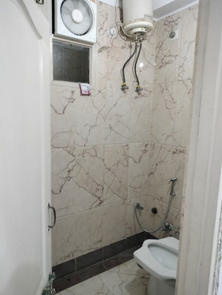 Bathroom, indira nagar 2 Bedroom 1200 Sq.Ft. Builder Floor In Indira Nagar Lucknow 9820996