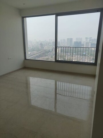 Room in 3 BHK Apartment at Oberoi Maxima, Andheri East – for Rent