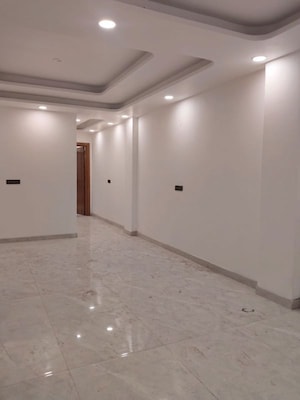 Room in 3 BHK Builder Floor at Sector 85 – for Sale