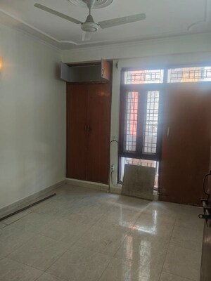 Room in 1 BHK Builder Floor at Saket – for Rent