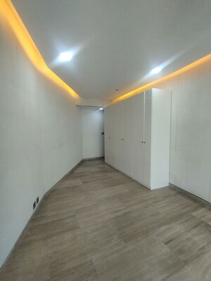 Room in 4 BHK Apartment at Lodha World Crest, Worli – for Rent