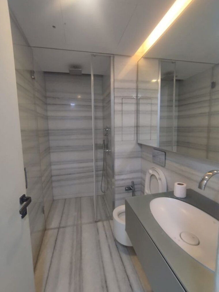 Bathroom, lodha-world-crest 4 Bedroom 3600 Sq.Ft. Apartment In Worli Mumbai 9821003