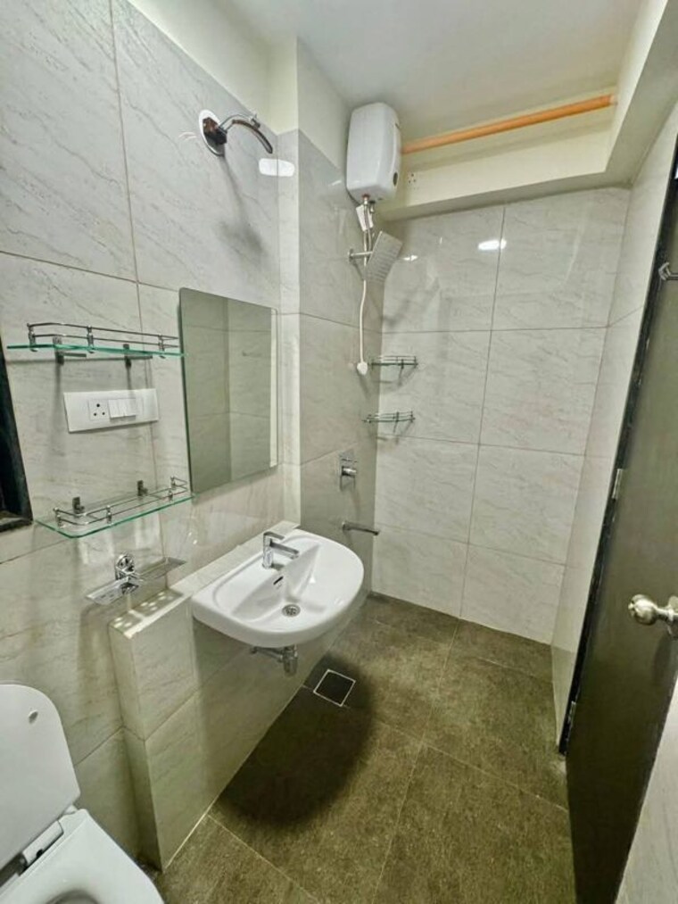 Bathroom, chandak-34-park-estate 1 Bedroom 391 Sq.Ft. Apartment In Goregaon West Mumbai 9821069