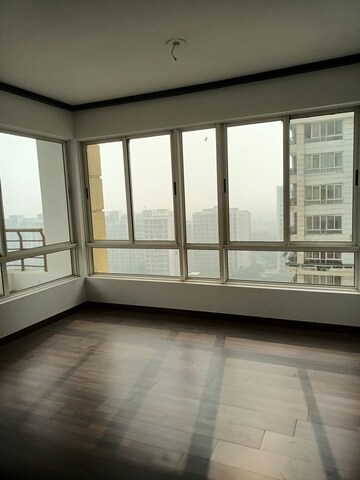 Room in 2 BHK Apartment at Jaypee Kalypso Court, Sector 128 – for Rent