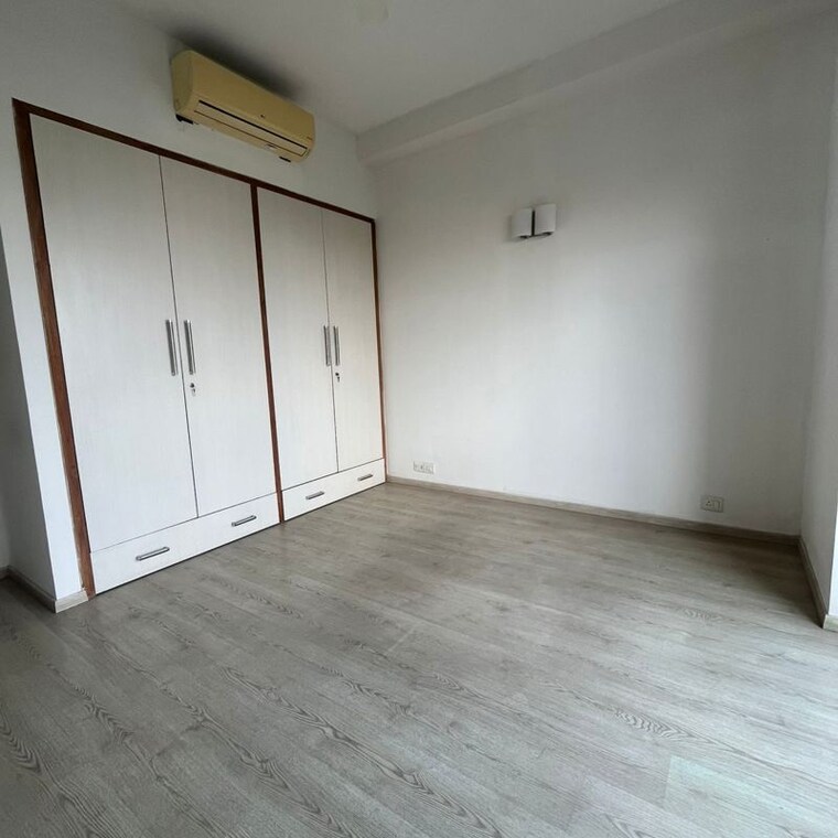 Room, sector 15 ii 6+ Bedroom 290 Sq.Yd. Independent House In Sector 15 ii Gurgaon 9821140