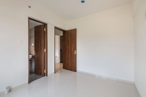 Room in 2 BHK Apartment at Pimpri Gaon – for Rent