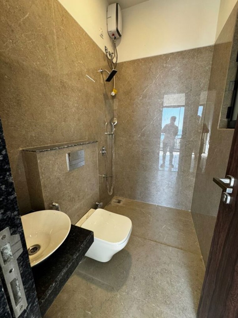 Bathroom, kl-astoria 2 Bedroom 750 Sq.Ft. Apartment In Bandra West Mumbai 9821276