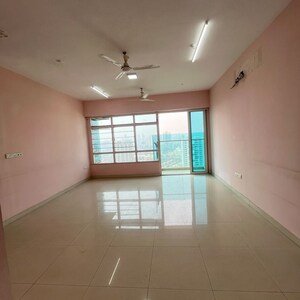 Room in 3 BHK Apartment at Grandeur Tower, Maratha Colony – for Rent