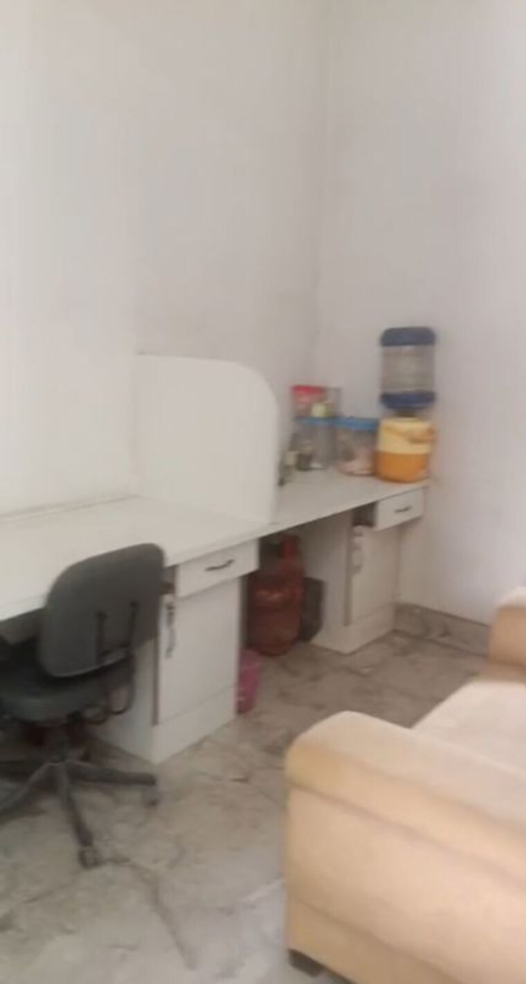 Team Area, puri-pratham Commercial Office Space 1800 Sq.Ft. In Sector 84 Faridabad 9821343
