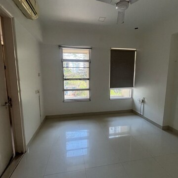 Room in 3 BHK Apartment at Grandeur Tower, Maratha Colony – for Rent