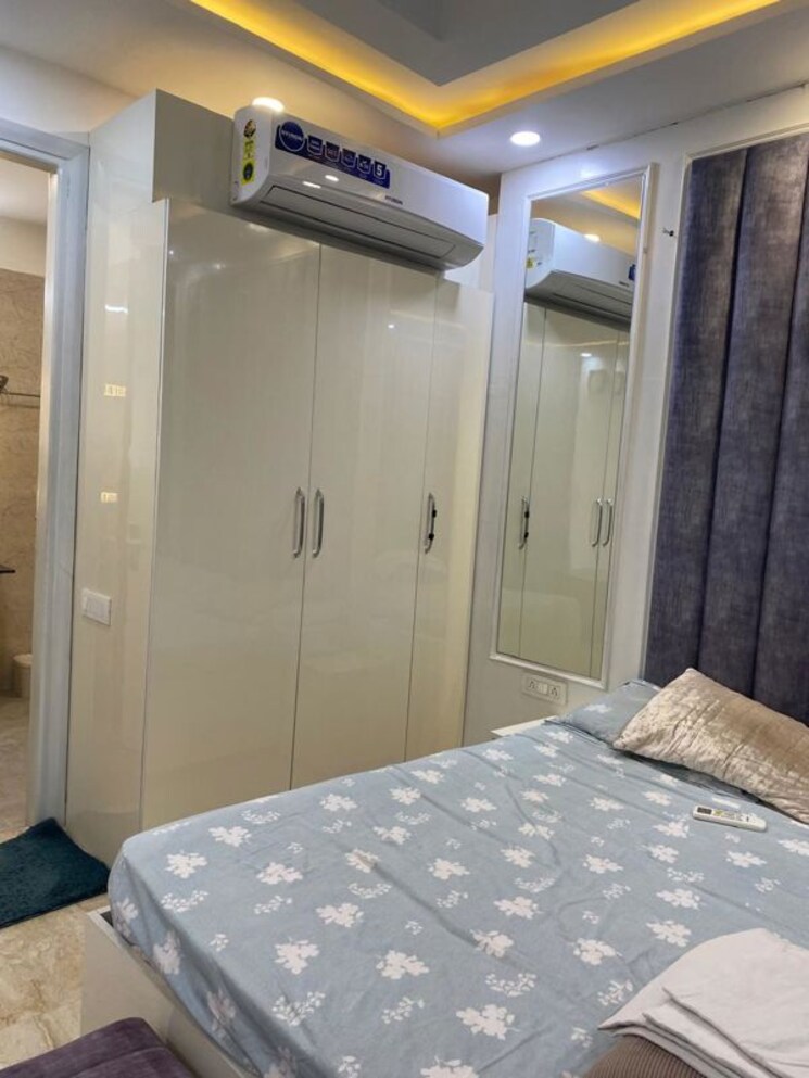 Bedroom, vasant kunj 4 Bedroom 250 Sq.Yd. Builder Floor In Vasant Kunj Delhi 9821381