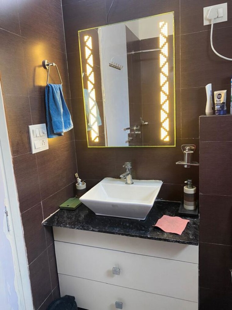 Master Bedroom, vasant kunj 4 Bedroom 250 Sq.Yd. Builder Floor In Vasant Kunj Delhi 9821381