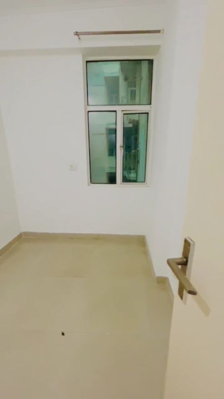 Room, gaur-city-5th-avenue 2.5 Bedroom 1175 Sq.Ft. Apartment In Sector 4 Greater Noida Greater Noida 9821428