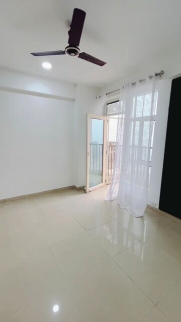 Room in 2.5 BHK Apartment at Gaur City 5th Avenue, Sector 4 Greater Noida – for Sale
