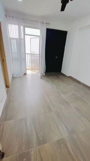 Room in 2.5 BHK Apartment at Gaur City 5th Avenue, Sector 4 Greater Noida – for Sale