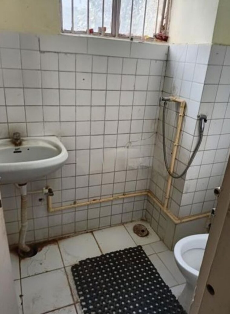 Bathroom, aliganj 2 Bedroom 1400 Sq.Ft. Apartment In Aliganj Lucknow 9463161