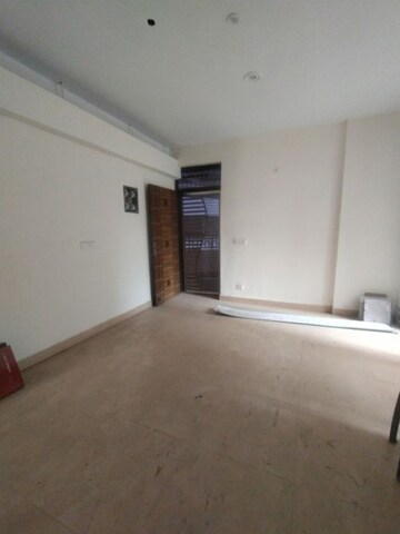 Room in 3 BHK Apartment at Kbnows Apartment, Sector 16 Greater Noida – for Rent