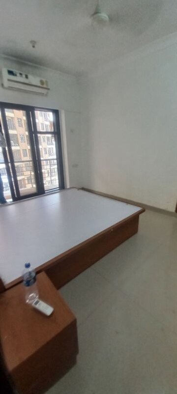 Furnished Amenities in 2 BHK Apartment at K Raheja Raheja Residency, Malad East – for Rent