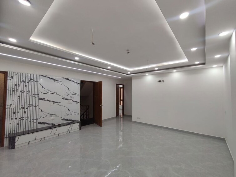 Room, sector 21d 3.5 Bedroom 1400 Sq.Ft. Builder Floor In Sector 21d Faridabad 9821582
