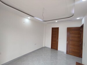 Room in 3.5 BHK Builder Floor at Sector 21d – for Sale