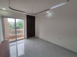 Room in 3.5 BHK Builder Floor at Sector 21d – for Sale