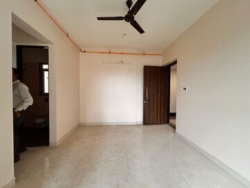 Room in 2.5 BHK Apartment at Kanjurmarg West – for Rent