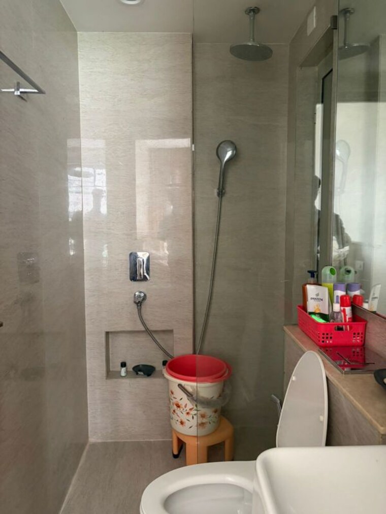Bathroom, hiranandani-regent-hill 3 Bedroom 450 Sq.Ft. Apartment In Powai Mumbai 9822190