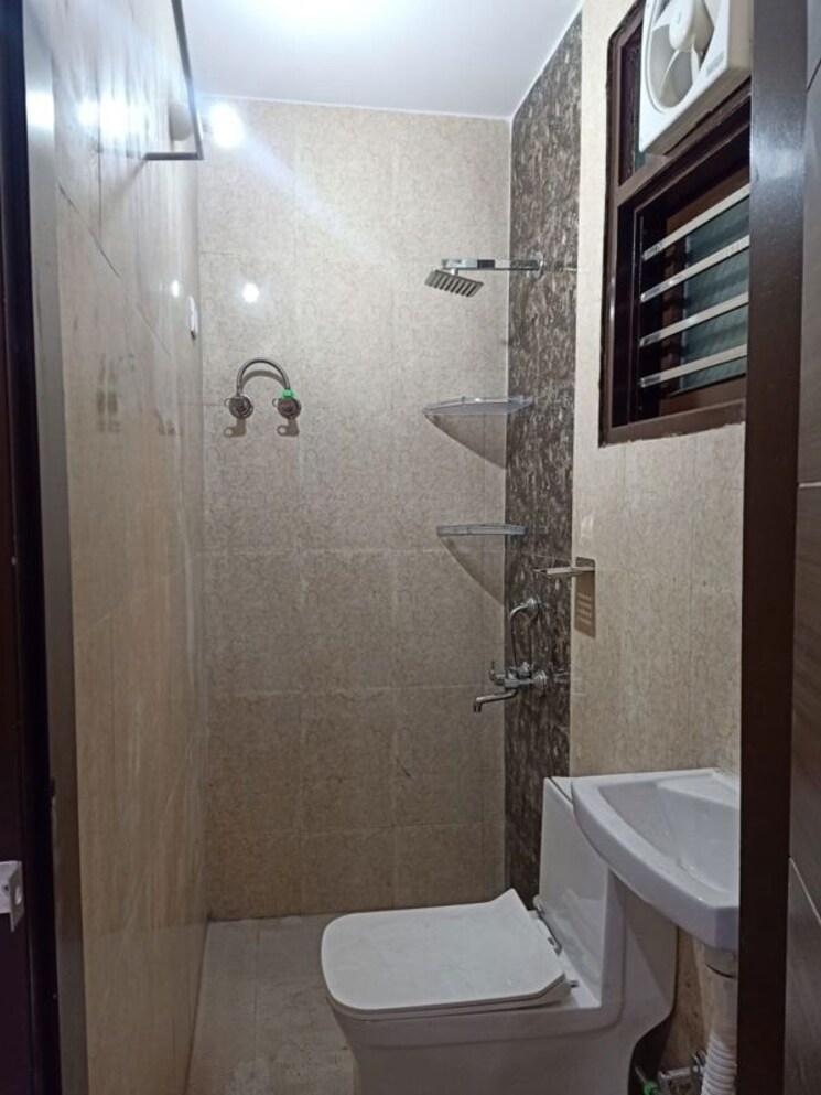Bathroom, chattarpur 2 Bedroom 810 Sq.Ft. Builder Floor In Chattarpur Delhi 9822202