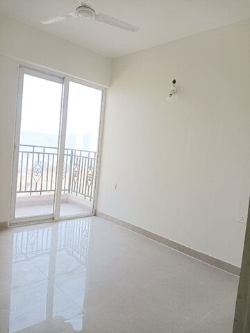 Room in 1 BHK Apartment at Signature Global Golf Greens, Sector 79 – for Sale