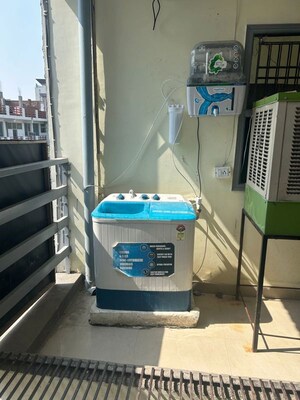 Team Area in  Pg at Sector 63a – for Rent