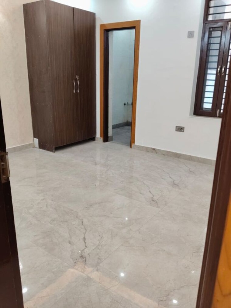 Room, green fields colony 3 Bedroom 1800 Sq.Ft. Builder Floor In Green Fields Colony Faridabad 9822770