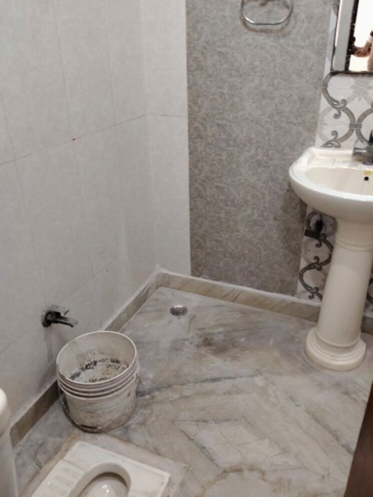 Bathroom, green fields colony 3 Bedroom 1785 Sq.Ft. Builder Floor In Green Fields Colony Faridabad 9822781