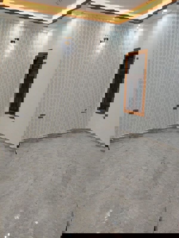 Room in 3 BHK Builder Floor at Green Fields Colony – for Rent