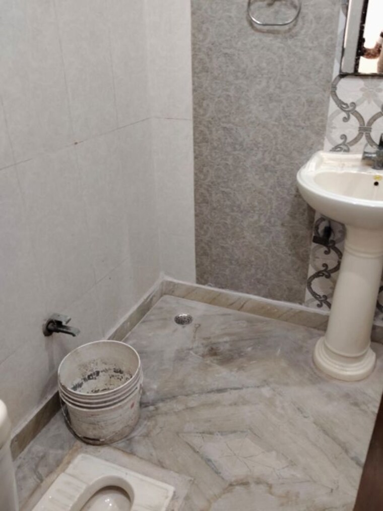 Bathroom, green fields colony 3 Bedroom 1830 Sq.Ft. Builder Floor In Green Fields Colony Faridabad 9822787