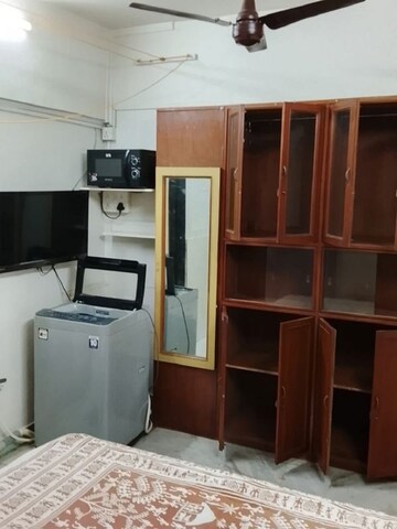 Bedroom in 1 RK Apartment at Vile Parle West – for Rent